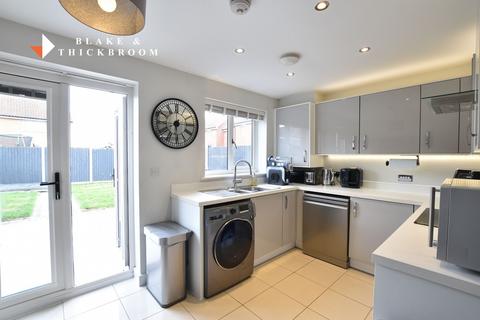 2 bedroom semi-detached house for sale, Cross Road, Clacton-on-Sea