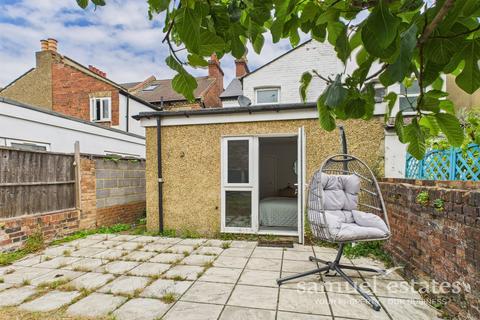 2 bedroom flat for sale, Saxon Road, Croydon, SE25