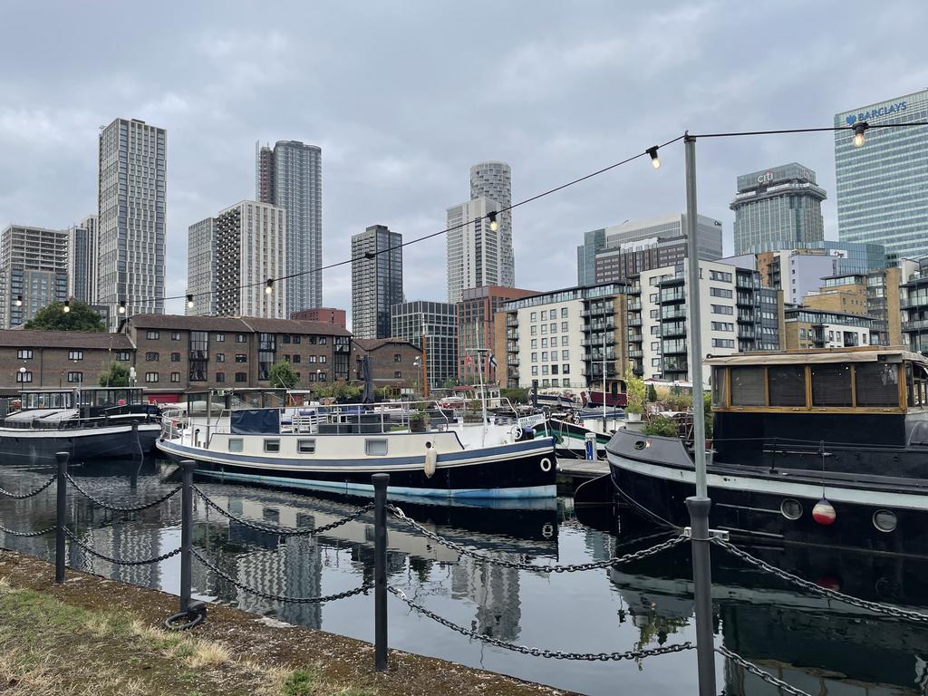 MARINA close by