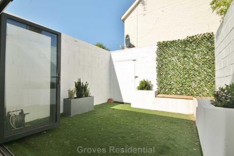 2 bedroom flat for sale, Elm Road, New Malden