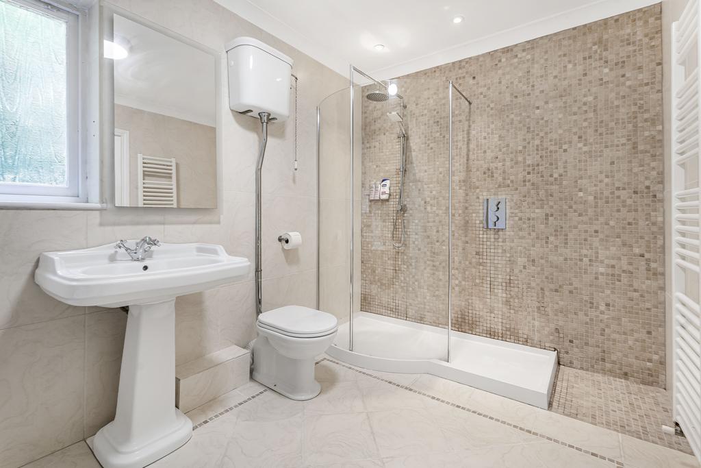 En-Suite Bathroom