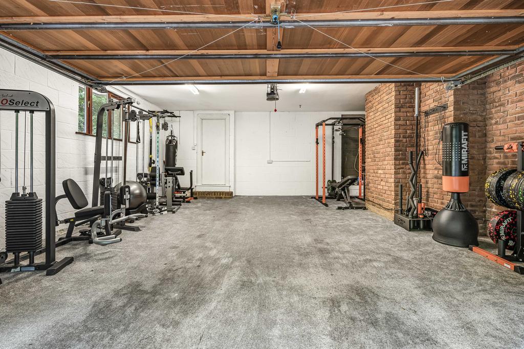 Garage/Gym