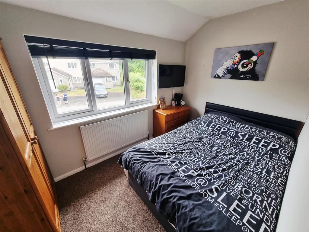 Bed 2.jpg