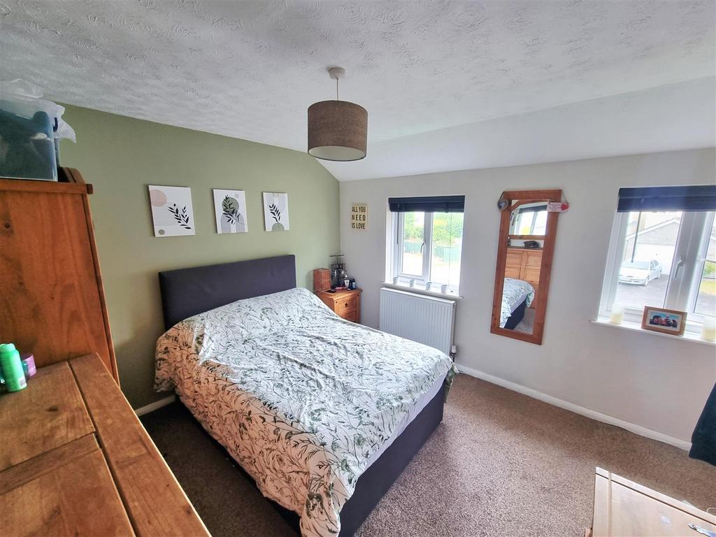 Bed 1.jpg