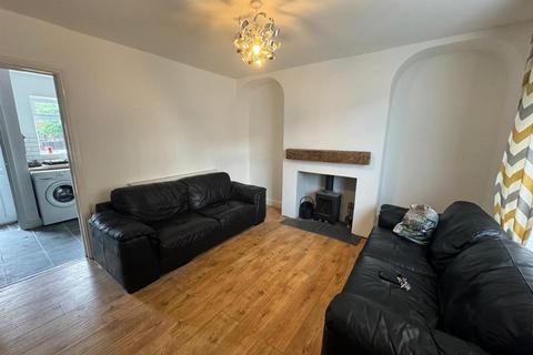 3 bedroom house to rent, Holford Avenue, Bescot, Walsall