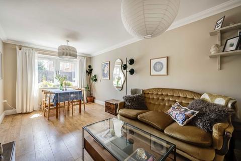 1 bedroom flat for sale, Lydford Close, London N16