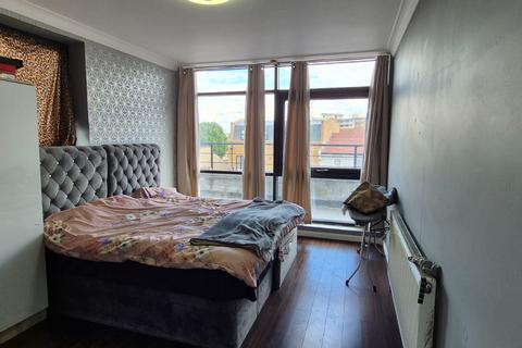 2 bedroom flat for sale, Harold Road, London E13