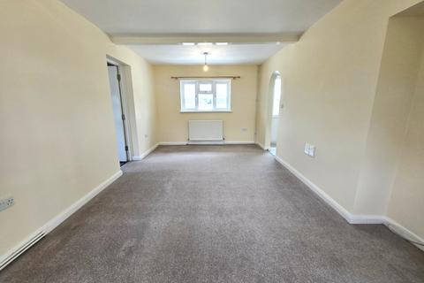 6 bedroom detached house to rent, Smallholdings, Clockhouse Lane, Ashford, Surrey, TW15