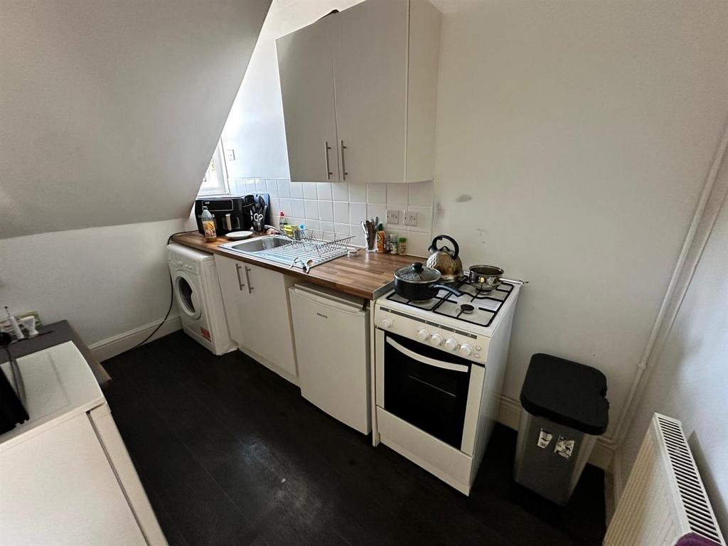 10a Flat 4 (Kitchen).jpg
