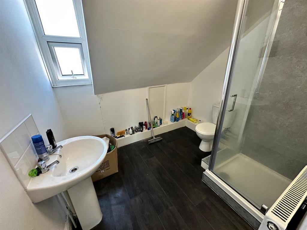 10a Flat 4 (Shower).jpg