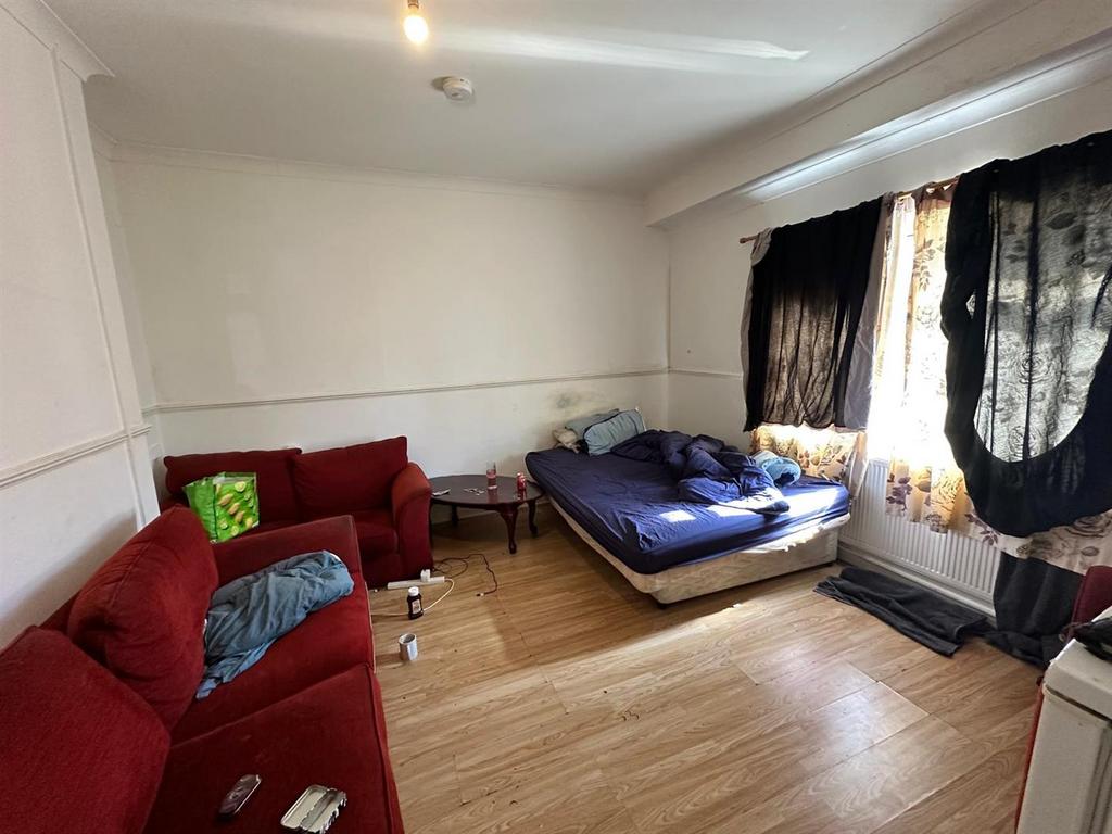 10b (Bedroom).jpg