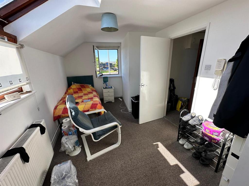 10c Flat 1 (Bedroom).jpg
