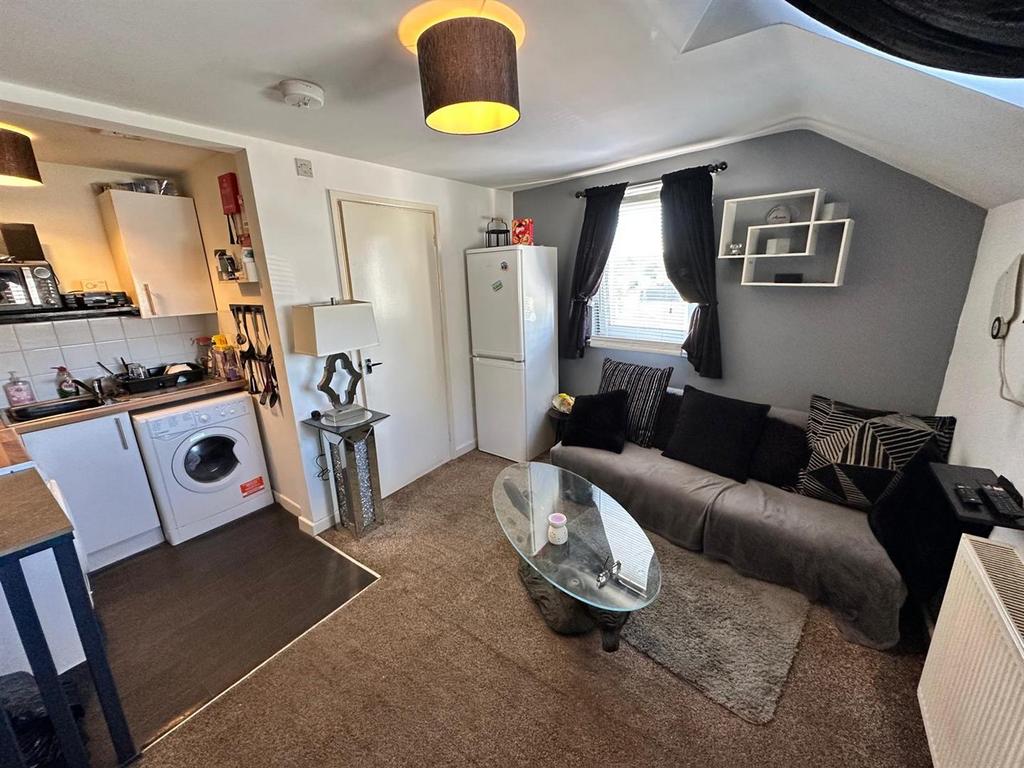 10c Flat 2 (Lounge).jpg