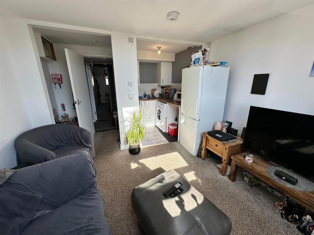 10c Flat 3 (Lounge 1).jpg