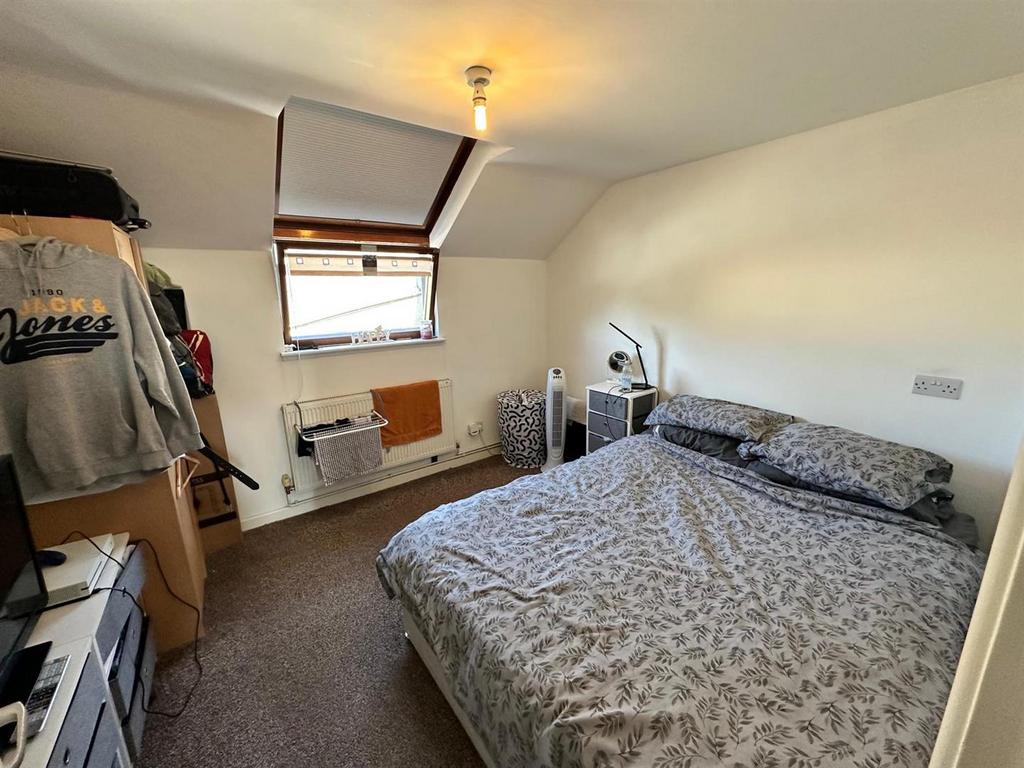 10c Flat 3 (Bedroom).jpg