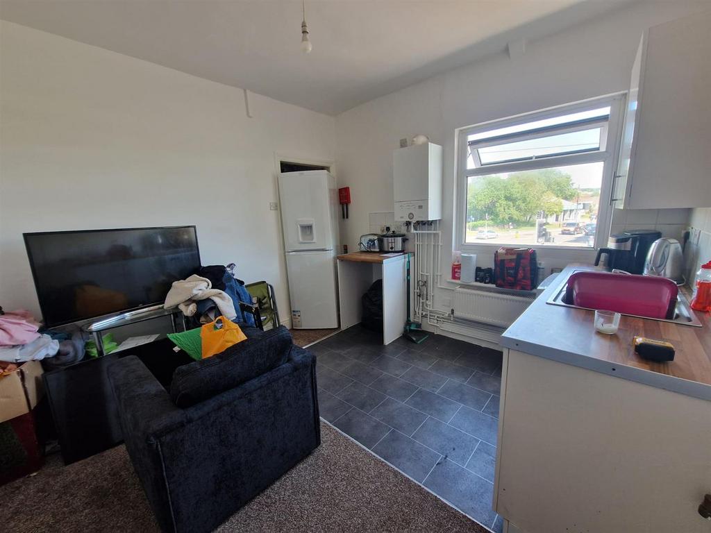 10a (Flat 1) - Kitchen.jpg