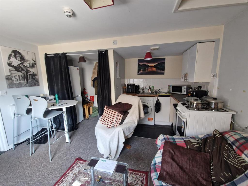10a (Flat 2) - Kitchen Dinning Area.jpg