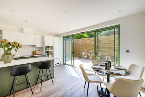 4 bedroom end of terrace house for sale, North Down, South Croydon, CR2