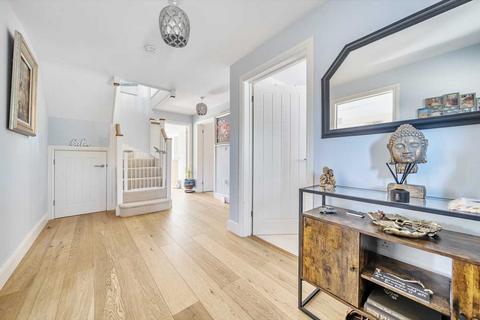 4 bedroom detached house to rent, Andover Road, Ludgershall