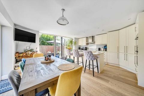 4 bedroom detached house to rent, Andover Road, Ludgershall