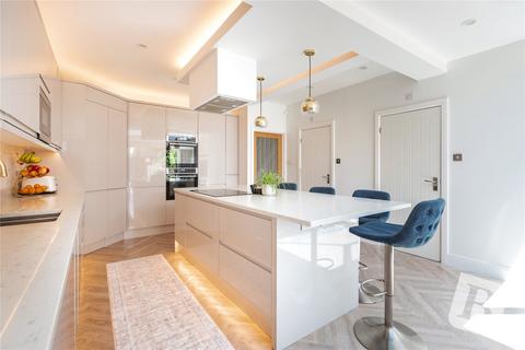 29 Stanley Avenue, Romford, RM2 5DL
