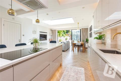29 Stanley Avenue, Romford, RM2 5DL