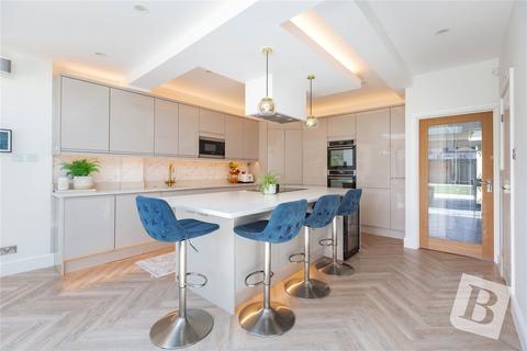 29 Stanley Avenue, Romford, RM2 5DL
