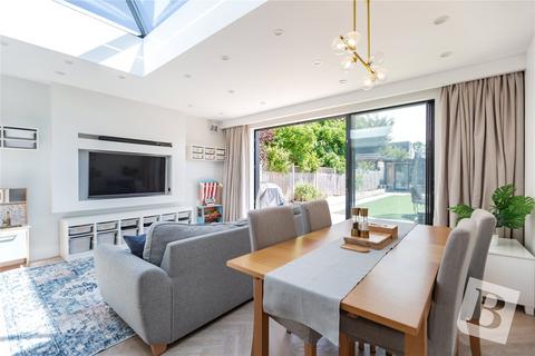 29 Stanley Avenue, Romford, RM2 5DL