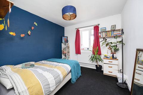 3 bedroom flat for sale, Frampton Park Road, Victoria Park, London, E9