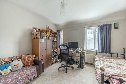 108 Fairmead Crescent, Edgware, HA8 8YP