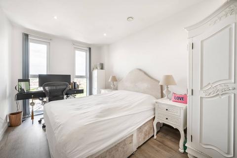 3 bedroom flat for sale, Hatton Road, Alperton, London, HA0