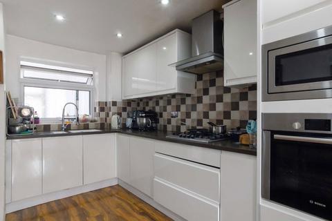 45 Earle Gardens, Kingston Upon Thames, KT2 5TB