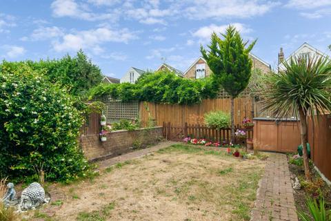 45 Earle Gardens, Kingston Upon Thames, KT2 5TB