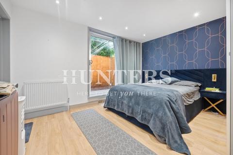 4 bedroom end of terrace house to rent, Westbere Road, West Hampstead, NW2