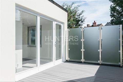 4 bedroom end of terrace house to rent, Westbere Road, West Hampstead, NW2