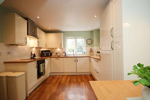 12 High Trees, Fittleworth, Pulborough, RH20 1HH