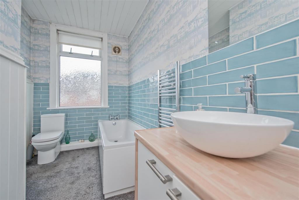 Bathroom / WC: