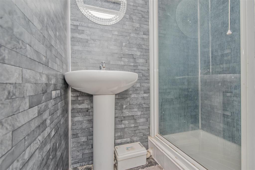 Shower Room: