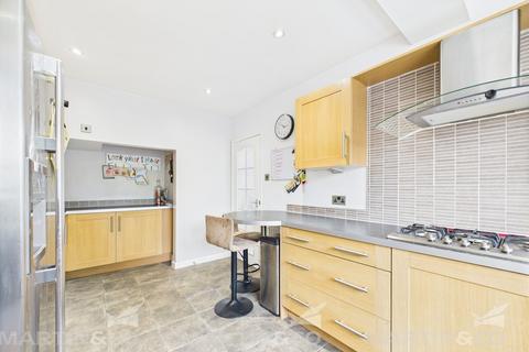 9 Manor Close, Norton, Doncaster, DN6 9DJ