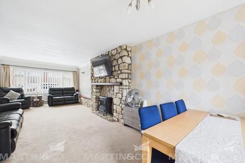 9 Manor Close, Norton, Doncaster, DN6 9DJ