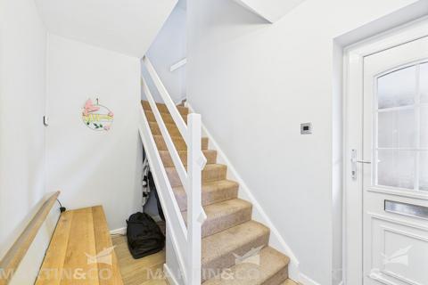 9 Manor Close, Norton, Doncaster, DN6 9DJ