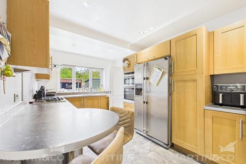 9 Manor Close, Norton, Doncaster, DN6 9DJ