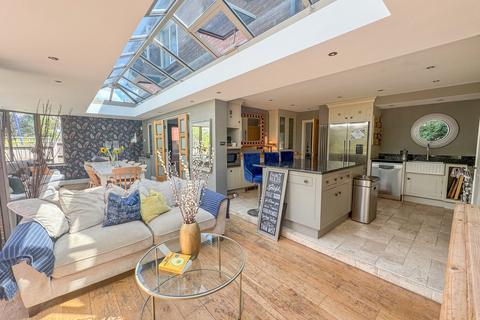 24 Hillcrest Road, Hockley, SS5 4QB