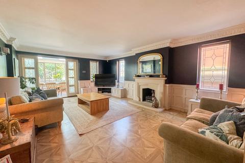 24 Hillcrest Road, Hockley, SS5 4QB