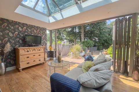 24 Hillcrest Road, Hockley, SS5 4QB