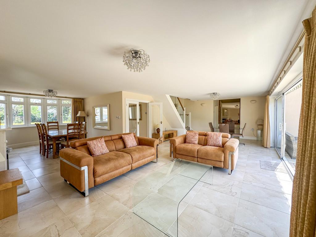 Lounge dining breakfast