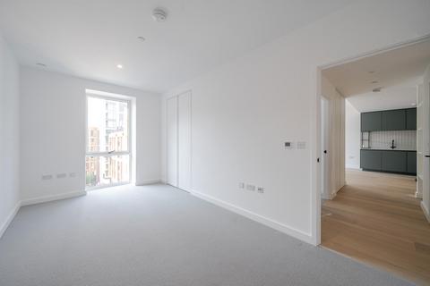 2 bedroom flat to rent, 20 Parkview Avenue, London NW2