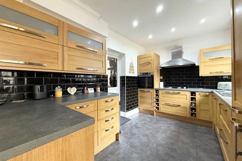 4 bedroom semi-detached house for sale, Waddens Brook Lane, Wednesfield