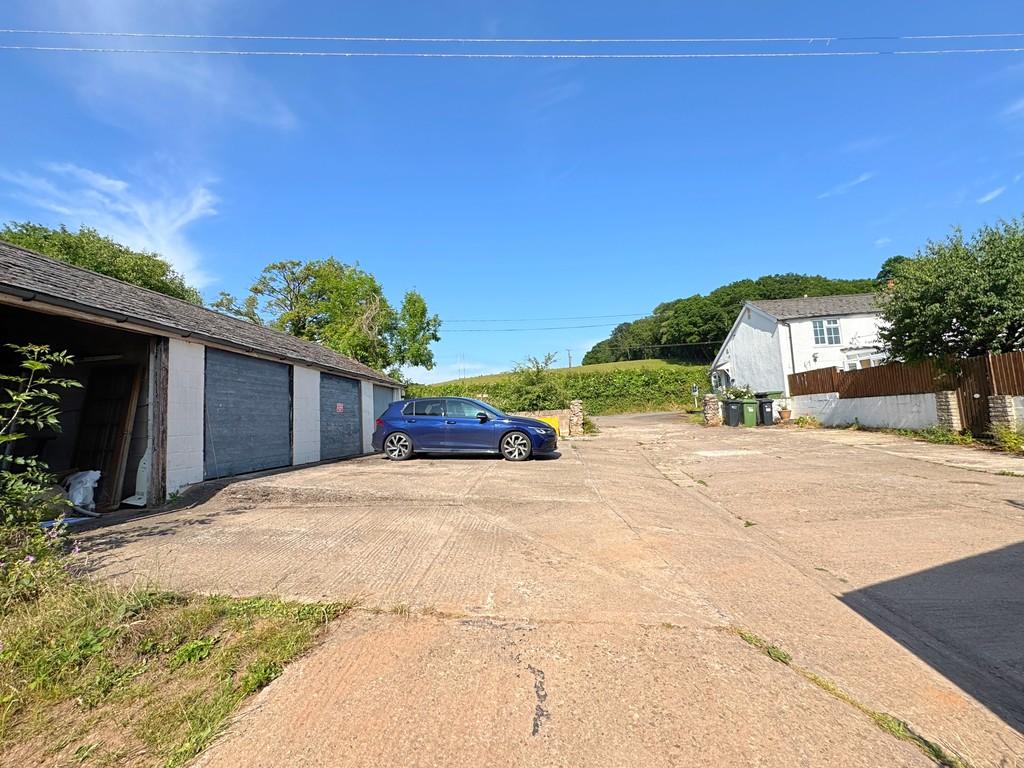 Garage court
