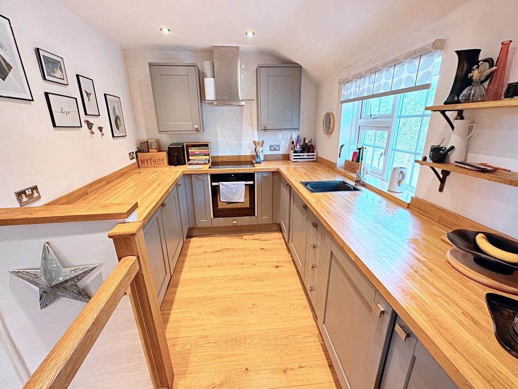 Kitchen alt angle